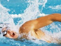 游泳长时间换气技巧大揭秘（掌握正确的呼吸方法，轻松游进泳池的终点）