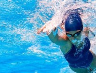 快速学习游泳动作技巧的秘诀（用科学方法快速掌握游泳动作技巧）