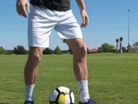 如何通过平时练习提高足球技巧（15个实用的足球训练方法助你成为技术高手）