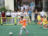 让幼儿学会足球技巧，享受运动乐趣（培养幼儿运动天赋，从足球开始）