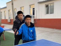 乒乓球双手互换击球的技巧与训练方法（提升乒乓球技术水平的秘诀与窍门）