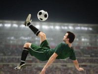 踢足球技巧教育（以技巧为基础，全面发展青少年的足球才能）